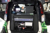 「Autoware」を搭載したC-Podのリアには、制御用PLCとPCが装備されていた