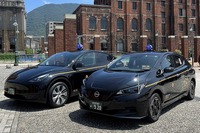 門司営業所に導入されるテスラモデルY(写真左)と日産リーフ(写真右)