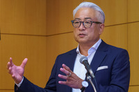 2027年にはエナリティをベースにした電動商用車を走らせたいと言うZFジャパンの多田社長。