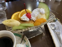 レトロ喫茶でデザートをいただく