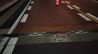 首都高速道路上で撮影した災害時に点検対象となる道路のジョイント部分