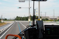 交差点を模した場所では信号による制御が入る