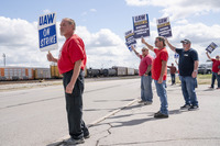 ストライキ中のUAW(9月18日、オハイオ州)