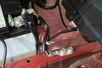 マスキングして塗装を行うことで、アースの効率を向上