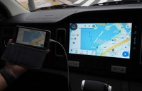 スマホとのミラーリングに対応しているため、カーナビなども展開できる