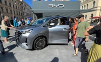 BYD DENZA D9(IAAモビリティ2023)