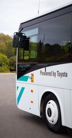 ディーゼル搭載車を改造したトヨタの燃料電池バス