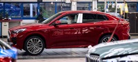 ドイツ・レーゲンスブルク工場で生産を開始したBMW iX2