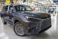 トヨタ自動車の米国インディアナ工場で生産を開始した レクサス TX