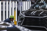 トヨタ自動車の米国インディアナ工場で生産を開始した レクサス TX
