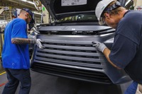 トヨタ自動車の米国インディアナ工場で生産を開始した レクサス TX