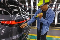 トヨタ自動車の米国インディアナ工場で生産を開始した レクサス TX