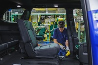 トヨタ自動車の米国インディアナ工場で生産を開始した レクサス TX