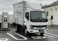 e-Mobility Power社の公共充電設備を利用するeキャンター新型
