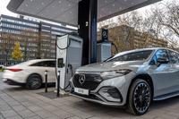 メルセデスベンツの新充電ステーション「チャージングハブ」