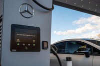メルセデスベンツの新充電ステーション「チャージングハブ」