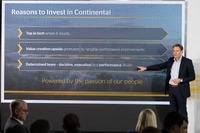 コンチネンタルの新戦略を発表するニコライ・セッツァーCEO