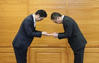 左：ナイルの大谷昌史執行役員社長補佐、右：熊本県 東京事務所の三牧芳浩所長