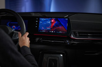 BMWとアマゾンが大規模言語モデル「LLM」で強化した音声アシスタントのイメージ