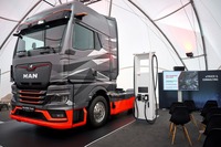 MAN eTruckとABB E-mobility充電ステーション