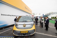 グーグル・クラウドの生成AI搭載のコンチネンタルの次世代スマートコックピットのデモをVW ID.Buzzで実施(CES 2024)