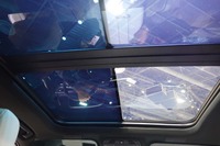 電子サンバイザー。サンルーフへの応用も可能