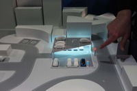 「自動バレーパーキングシステム」。充電スポットでは自動的にプラグを挿し、終了すると指定位置に駐車する