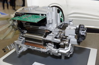 400VのIDMカットモデル（IDMは電気モーター＋リデューサー＋インバーターで構成されている）