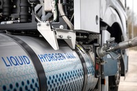 ダイムラートラックが共同開発した液体水素の新しい補給技術「sLH2」