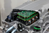 新型アコードに搭載される平行軸配置2モーター内蔵電気式CVT(カットモデル)