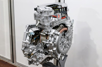 先代のアコードやシビック、ZR-Vに搭載されている同軸配置2モーター内蔵電気式CVT(カットモデル)