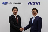 SUBARU 大崎 篤社長(左)/アイシン 吉田 守孝社長(右)