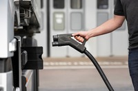 メルセデスベンツのEVトラックの充電システム