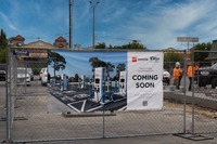米トヨタがカリフォルニア州のボールドウィンパークに建設中の急速充電ステーション