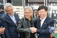 台湾にコンピューターセンターを建設する協業を発表したNVIDIAとフォックスコンの首脳