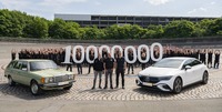 メルセデスベンツのドイツ・ブレーメン工場の生産1000万台目の車両としてEV『EQE』がラインオフ