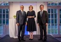 水素協議会の新共同議長に就任したヒョンデの張在勲(チャン・ジェフン)社長兼CEO(右)