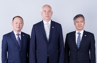 左から西村直史氏、クリスチャン・メッカー氏、松村宗夫氏