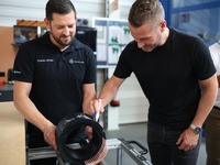 メルセデスベンツのドイツ・ガッゲナウ工場に新技術センターを開設