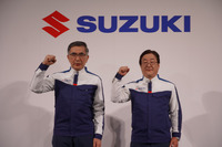 鈴木俊宏 社長（左）と加藤勝弘 取締役専務執行役員