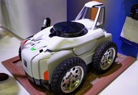 CEATEC 2022にエムスクエア・ラボが出展した試作車『MobileMover Transformer』。左右幅が自在に変化できる