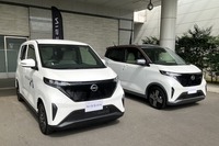 自動車用自己放射冷却塗装（向かって左）と通常塗装