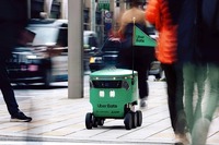 ウーバーイーツの自律走行ロボットを使用したオンラインデリバリーサービス「ロボットデリバリーサービス」(参考)