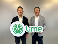 Lime カントリー・マネージャー兼アジア太平洋地域統括責任者 テリー・サイ氏（左）と三井住友海上火災 執行役員 企業マーケット戦略部長 有元威彦氏（右）
