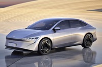 日産が北京モーターショー2024に出展したPHEVのエヴォ・コンセプト