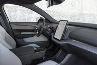 様々な自動車メーカーがBlackBerry QNXを採用している。写真はボルボ