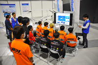 会期中に多くの学生から注目されていたミネベアミツミブース