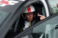 ランチア『イプシロン』新型のラリーカーをステランティスのカルロス・タバレスCEOがテスト
