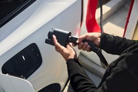ボルボカーズのEVが北米でテスラのスーパーチャージャーで充電可能に
