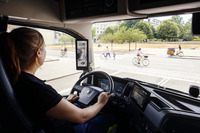 ボルボの歩行者と自転車を守る次世代安全システム